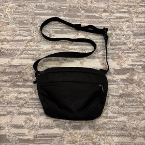 Arc’teryx Mantis 1 Crossbody Waistpack Triple Black  Multi Pocket Hike Travel